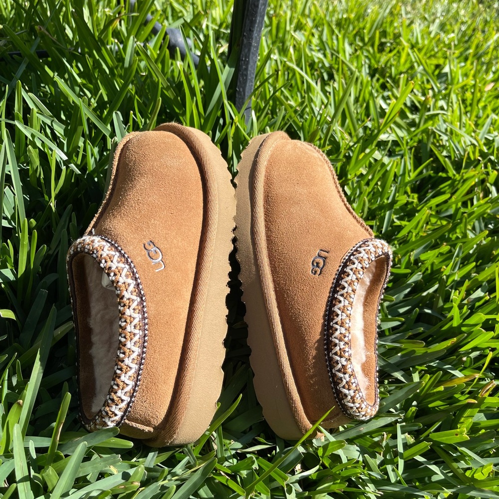 UGG 🍂🍁Tasman slippers chestnut size 9 toddler/ gently used